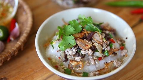 Cách làm bánh đúc nóng bằng lò vi sóng thơm ngon chuẩn vị nhanh gọn tại nhà