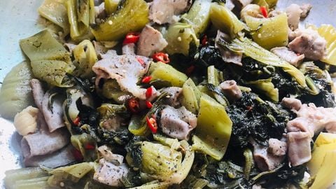 Cách làm lòng heo xào cải chua (dưa cải) giòn giòn lạ vị cực ngon