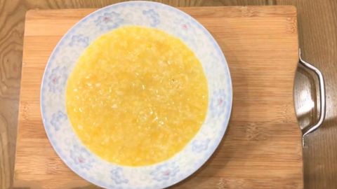 Cách nấu cháo cua bí đỏ thơm ngon bổ dưỡng, giúp bé tăng cân, chắc xương