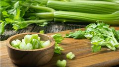  Cần tây là gì? Tác dụng của cần tây với sức khỏe và cần tây mua ở đâu 