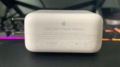  Apple tung phiên bản mới của bộ sạc 30W USB-C Power Adapter với giá hơn 1 triệu đồng nhưng những thay đổi bên trong chưa rõ ràng 