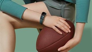 Với giá dưới 1 triệu đồng, vòng đeo tay thông minh Mi Band 5 đang mở bán độc quyền tại Trung Tâm Bảo Hành có đáng mua không?