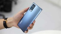  Vivo V20 Pro 5G phiên bản RAM 8GB lộ ảnh thực tế bên cạnh hộp đựng, thiết kế được xác nhận với cụm 3 camera mặt sau 