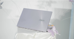  Asus ZenBook 14 UX425EA-KI883W - Chiếc Zenbook Đầu Tiên Sở Hữu Tone Tím Mộng Mơ 