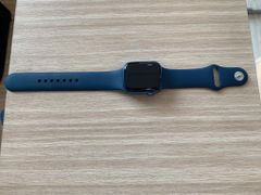  Apple Watch Series 7 GPS, 41mm Blue Aluminium Case with Abyss Blue Sport Band - Regular (MKN13VN/A) 