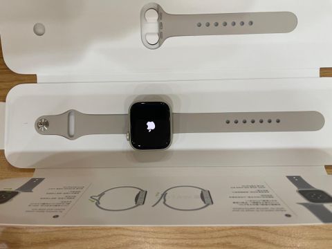 Apple Watch Series 7 GPS, 41mm Starlight Aluminium Case with Starlight Sport Band - Regular (MKMY3VN/A)