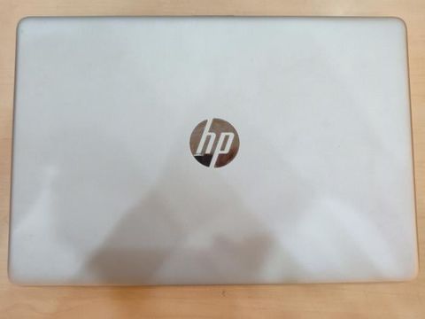 HP 15s du0042TX i3 7020U/4GB/1TB/2GB MX110/15.6''F/Win10/(6ZF75PA)/Bạc