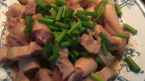 Cách làm mực kho thịt ba chỉ ngon đậm đà cực hao cơm đơn giản tại nhà
