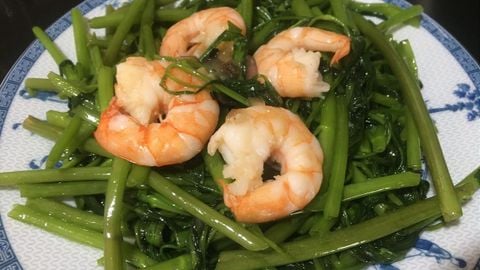 Cách làm rau muống xào tôm tươi giòn ngon đổi vị cho bữa cơm