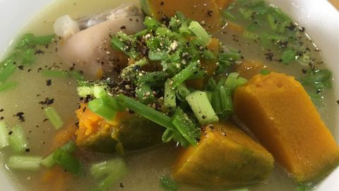 Cách nấu chân giò hầm bí đỏ thơm ngon, bổ dưỡng đơn giản tại nhà