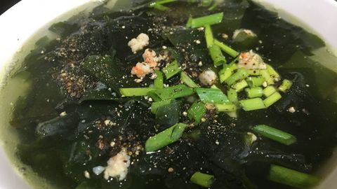 Cách nấu canh rong biển nấu tôm tươi ngọt mát không tanh dễ làm