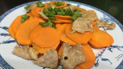 Cách làm cà rốt xào thịt heo giòn ngon hấp dẫn cho bữa cơm