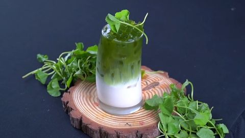 Cách làm trà sữa rau má thơm ngon lạ vị