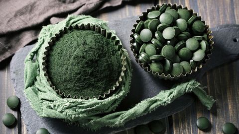 Tảo Spirulina là gì? Tảo xoắn Spirulina có tốt không? Công dụng, lưu ý dùng