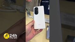  Mô hình Huawei P50 Pro với màn hình cong, cụm camera hầm hố vừa xuất hiện trên tay người dùng 
