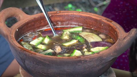 Cách làm lẩu mắm cá lóc mới lạ hấp dẫn đơn giản tại nhà cho cả gia đình