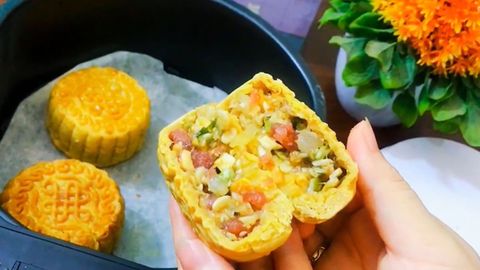 Cách làm bánh Trung Thu thập cẩm bằng nồi chiên không dầu đơn giản dễ làm