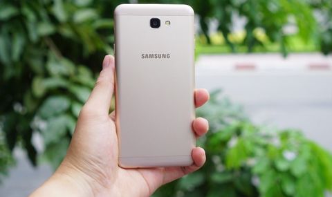 Thay nắp lưng Samsung Galaxy J7 Prime