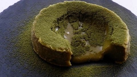 2 cách làm bánh lava matcha tan chảy thơm ngon ăn là mê
