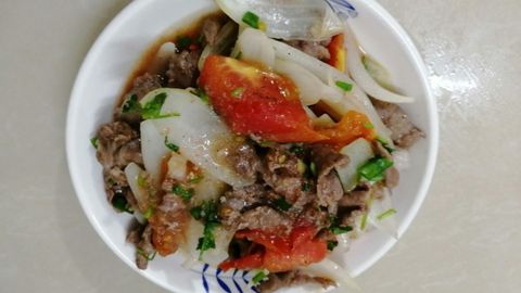 Cách làm thịt bò xào hành tây cà chua mềm ngọt, đơn giản
