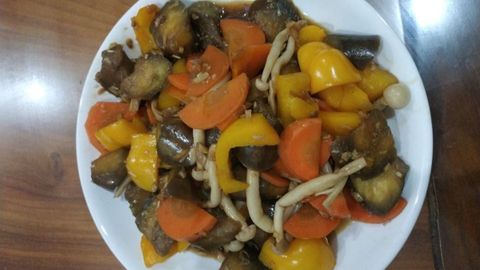 Cách làm cà tím xào nấm đơn giản đưa cơm cho ngày chay tròn vị