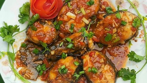 Cách nấu cá thu sốt cà chua ngon, chua ngọt hấp dẫn cho bữa cơm tròn vị