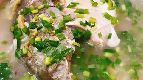 Cách nấu canh cá chim trắng nấu chua thơm mát đổi vị cho cả nhà
