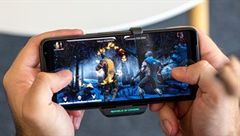  Trên tay ASUS ROG Phone 3: Vỏn vẹn 1 năm, ASUS tiếp tục làm nóng thị trường với quái thú hàng đầu giới Android 