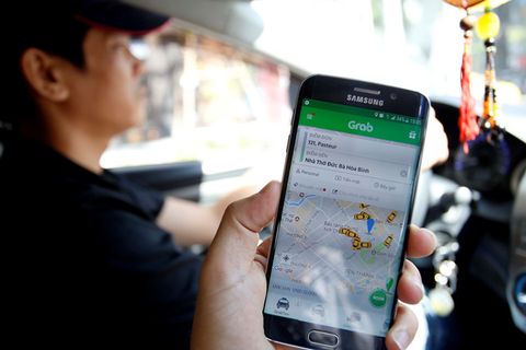Tổng Hợp Những Phụ Kiện Không Thể Thiếu Cho Lái Xe Grab, Gojek, Bee