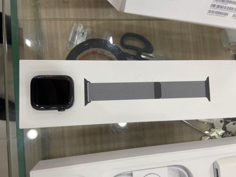 Apple Watch S5 LTE, 44mm Space Black Stainless Steel Case with Space Black Milanese Loop (MWWL2VN/A)