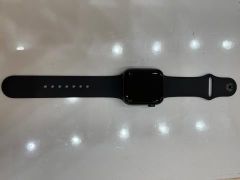  Apple Watch S6 GPS, 44mm Space Gray Aluminium Case with Black Sport Band - Regular 