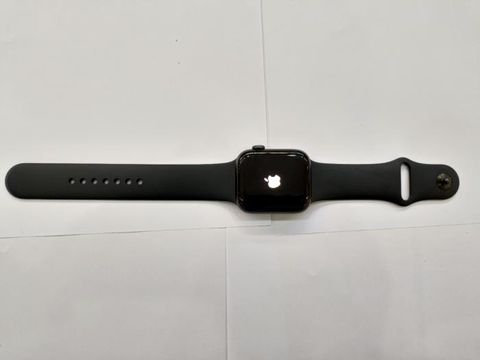 Apple Watch SE GPS, 44mm Space Gray Aluminium Case with Black Sport Band - Regular (MYDT2VN/A) (mã sp: #34724040)