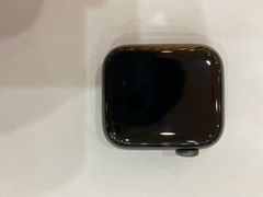  Apple Watch SE GPS, 40mm Space Gray Aluminium Case with Black Sport Band - Regular (MYDP2VN/A) 