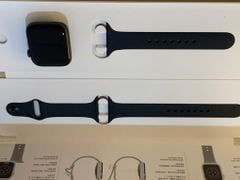  Apple Watch S6 GPS, 44mm Space Gray Aluminium Case with Black Sport Band - Regular (M00H3VN/A) 