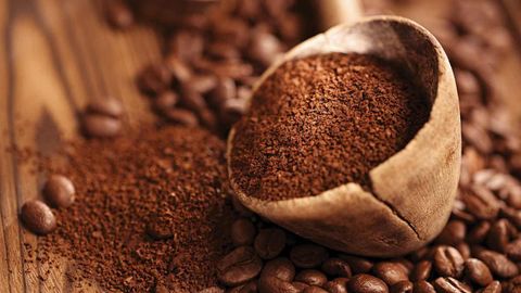 Tại sao cần xay cà phê hạt đúng cách? Cách xay cà phê ngon không cần máy