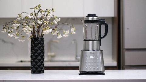 So sánh máy làm sữa hạt và máy xay sinh tố, máy nào đa năng hơn?