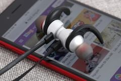  Tai nghe Bluetooth Awei A930BS Bạc 
