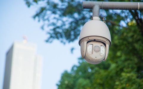 AI Cho Thấy Sự Đáng Sợ Của Camera Giám Sát