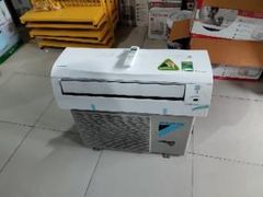  Điều hòa Daikin Inverter 9000 BTU FTKQ25SVMV 