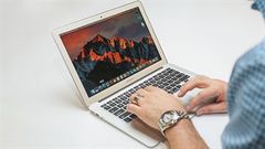  Với mức giá kịch sàn chỉ hơn 19 triệu, sau 3 năm ra mắt Macbook Air 2017 có còn là sự lựa chọn tốt? 