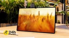  Nhìn tưởng MacBook Pro 2021 nhưng hoá ra lại là máy tính bảng Samsung, phần notch của thiết bị này có tận 2 camera đấy 
