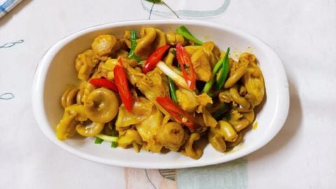 Cách làm dồi trường xào nghệ đơn giản ngon miệng dễ làm tại nhà