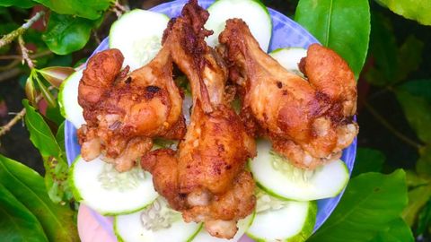 Cách làm gà chiên muối ớt giúp da vàng ươm giòn rụm cực đơn giản
