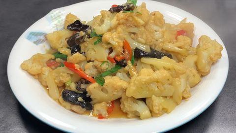 Cách làm súp lơ trắng xào nấm ngon lành, đơn giản cho bữa cơm gia đình