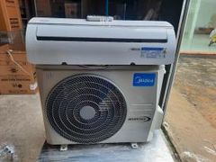  Điều hòa Midea Inverter 9000 BTU MSAFA-10CRDN8 