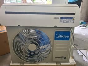Máy lạnh Midea Inverter 1 HP MSAFA-10CRDN8
