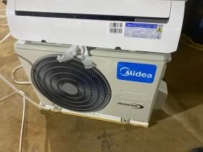 Máy lạnh Midea Inverter 1 HP MSAFA-10CRDN8