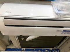  Điều hòa Midea Inverter 9000 BTU MSAFA-10CRDN8 