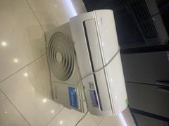  Máy lạnh Midea Inverter 1 HP MSAFA-10CRDN8 