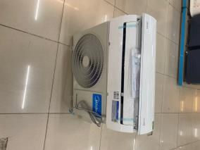 Điều hòa Midea Inverter 9000 BTU MSAFA-10CRDN8